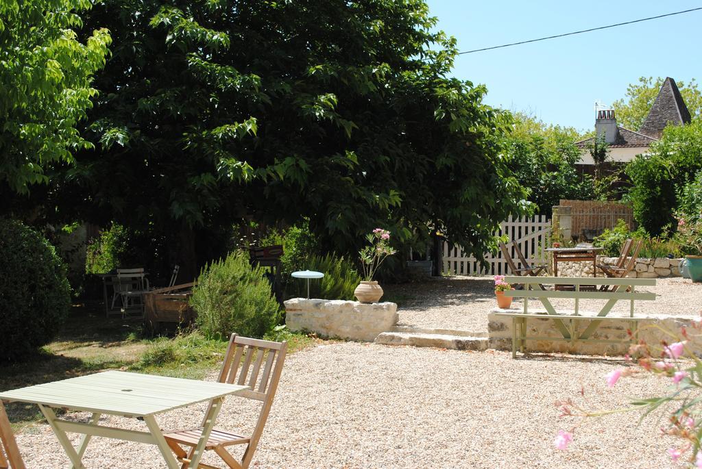 Hotel Les Foucauds Saint-Quentin-de-Caplong Exterior foto