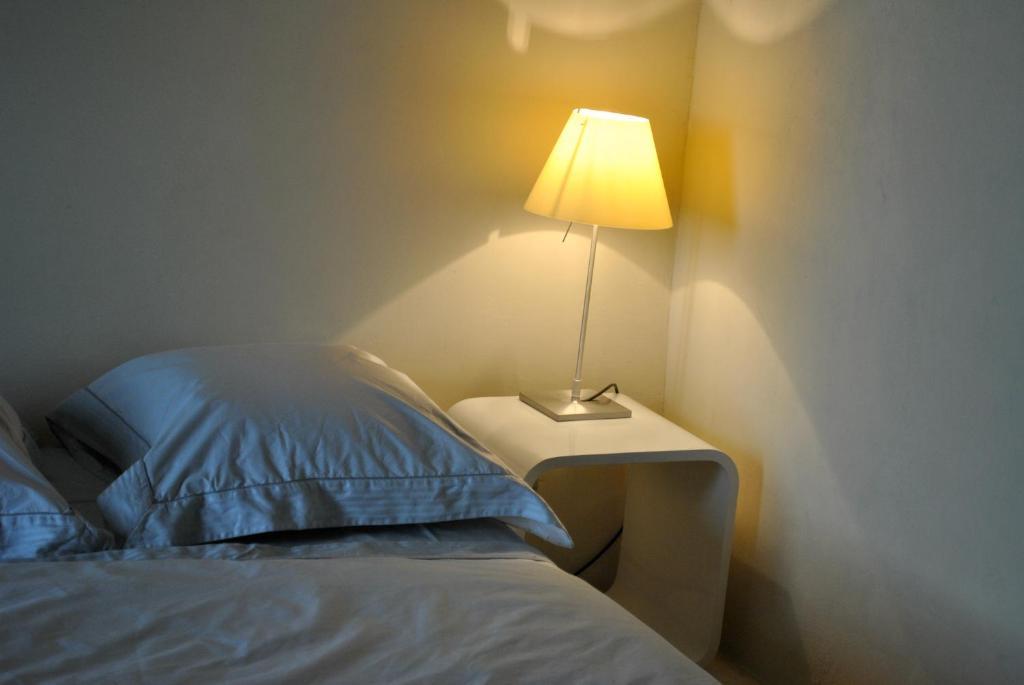 Hotel Les Foucauds Saint-Quentin-de-Caplong Zimmer foto